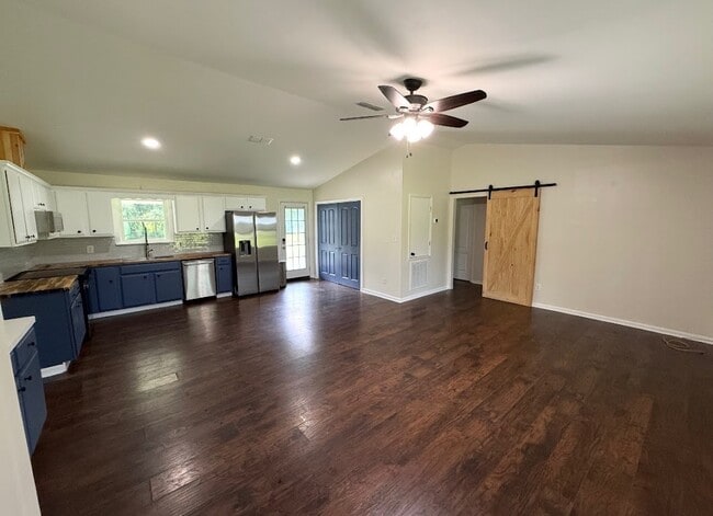 Photo - 121 Country Dr