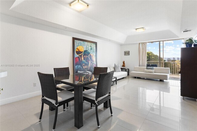 Photo - 10770 NW 66th St Unidad 404