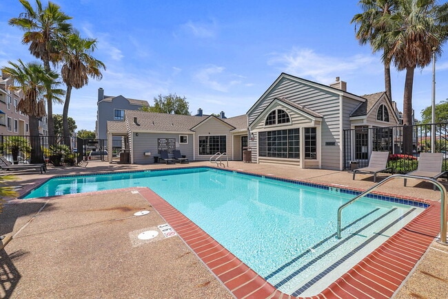 Building Photo - Lakeshore Landing Rental