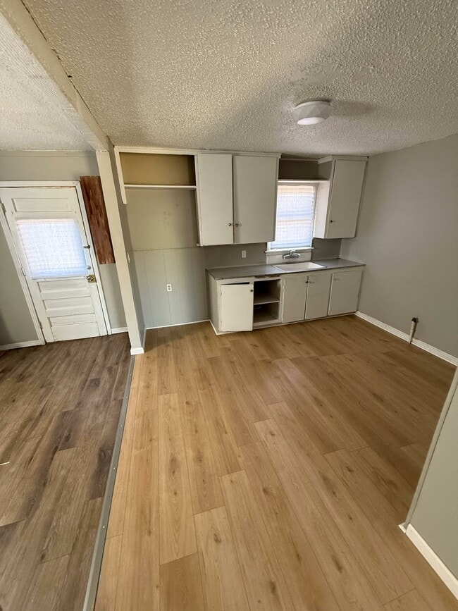 Photo - 307 N Alabama St