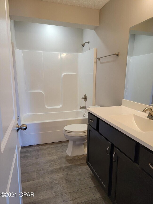 Photo - 810 E 25th St