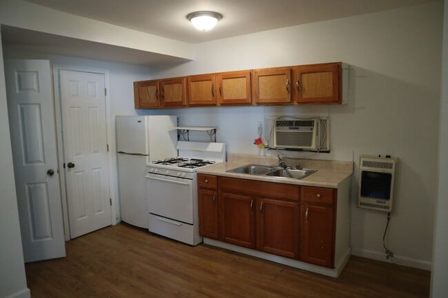 Building Photo - Walk to English Village or the Zoo -- All ... Rental