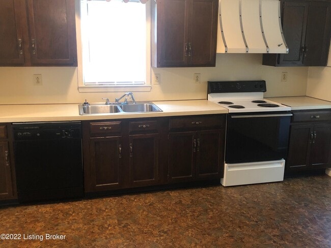 Photo - 6201 Lynnchester Dr