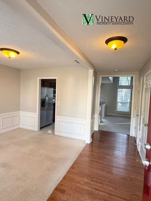 Photo - 593 Lullingstone Dr SE