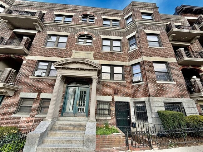 Building Photo - 1468 Commonwealth Ave Unit 1468