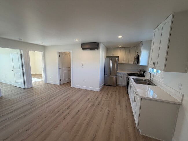 Photo - 4692 Cherry Ave