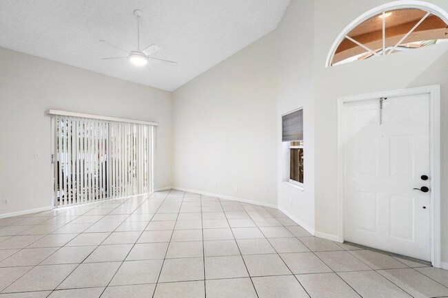 Photo - 10679 Lake Shore Dr