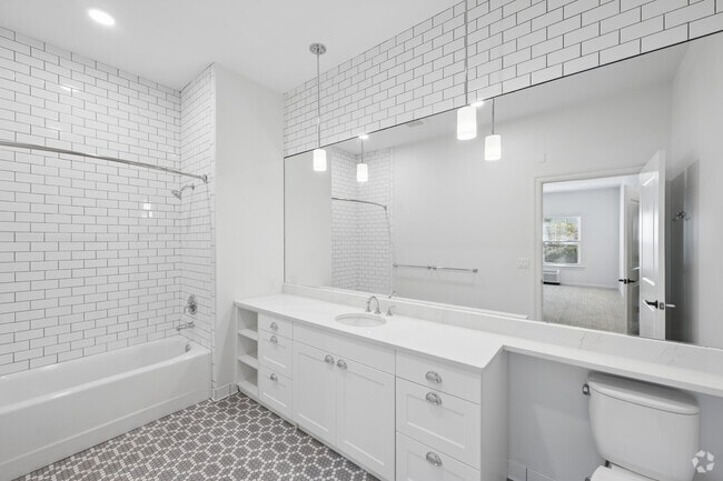 2BR, 2BA - 1,457SF - Bathroom