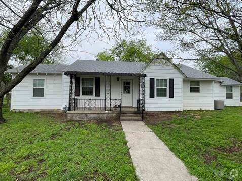 Building Photo - Spacious, beautiful 3 bedroom 2 bath on co... Rental