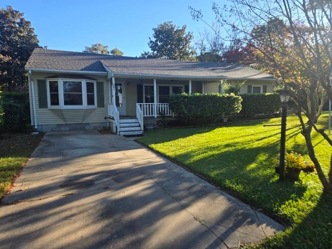 Building Photo - 121 Shore Dr