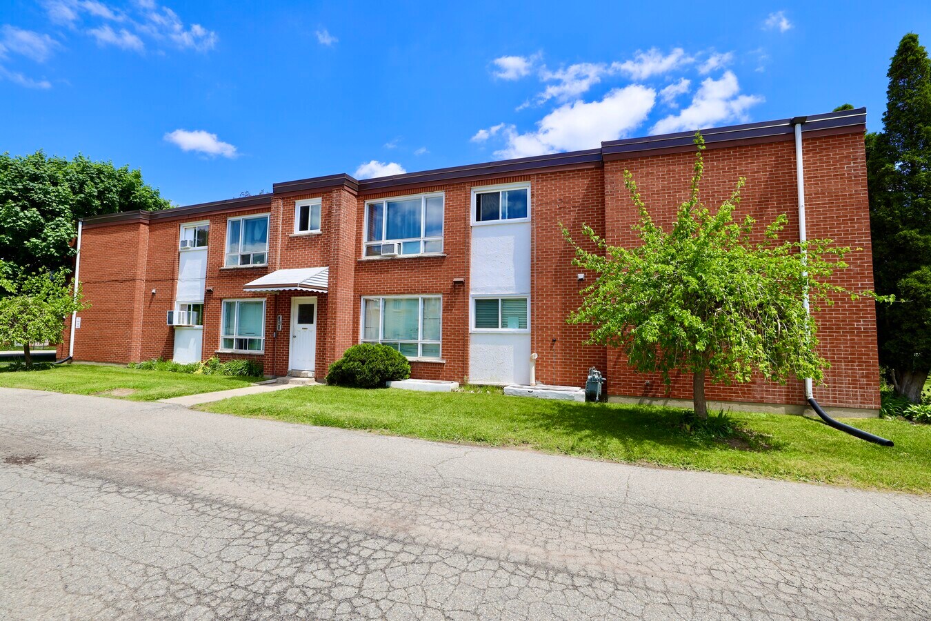 Photo - 646 Silverbirch Rd