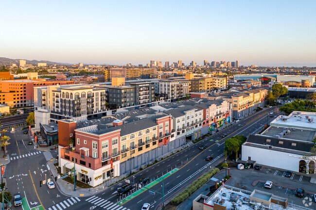 Vista aérea frontal - 5633-5667 Bay St