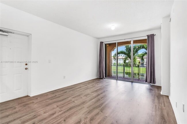 Photo - 6700 NW 114th Ave Unidad 925