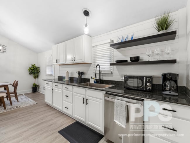 Photo - 2192 Spink St NW