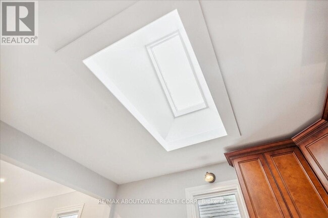 Photo - 93 E 31st St