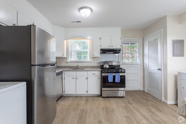 2BR, 1.5 BA 1,024sqft
