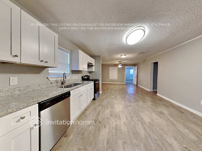 Photo - 905 E Crockett St