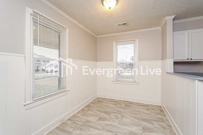 Photo - 141 Stewart Rd SE