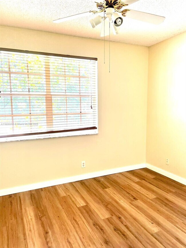 Photo - 7886 Dixie Beach Cir