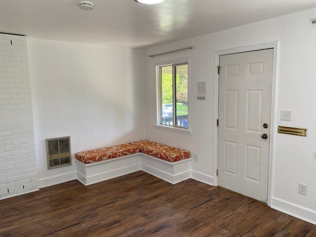 Photo - Super Charmer - Small house, big heart!