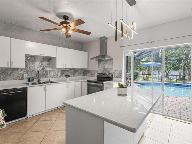 Photo - 437 Bridgewater Ct