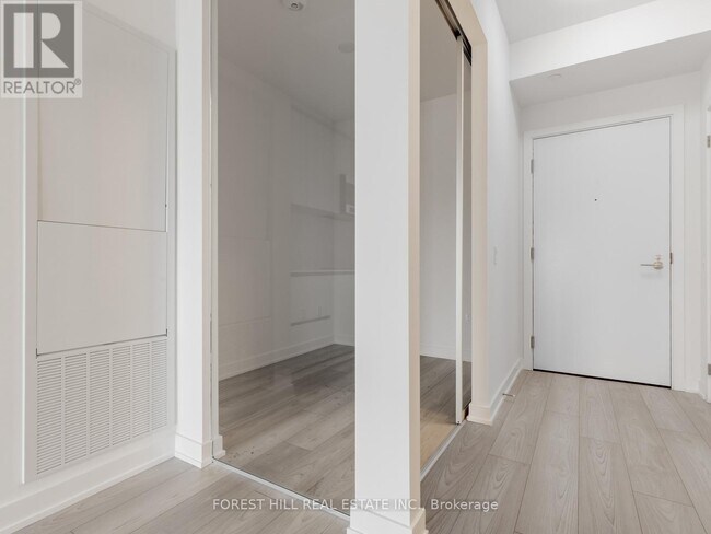 Photo - 110 Broadway Ave Unité 1910S