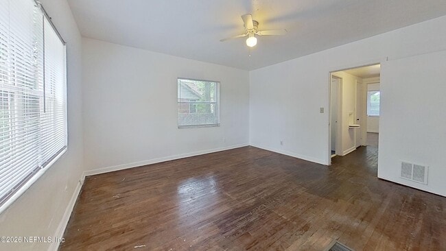 1464 Holmesdale Rd Unit 4