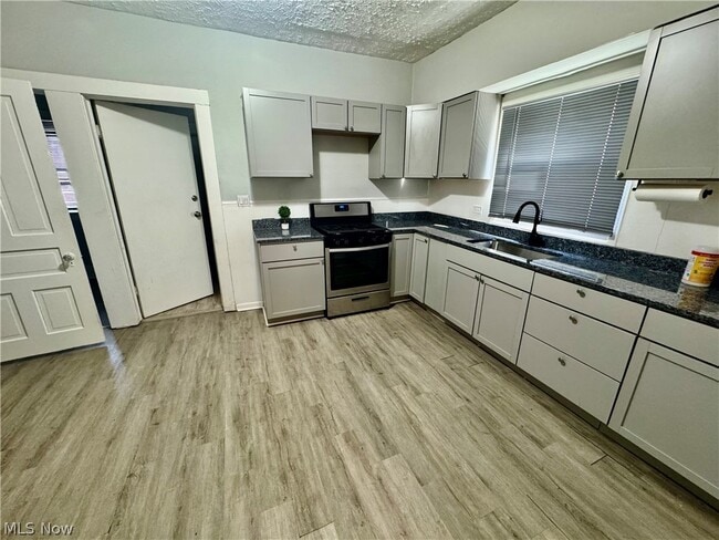 Photo - 2020 Corning Ave