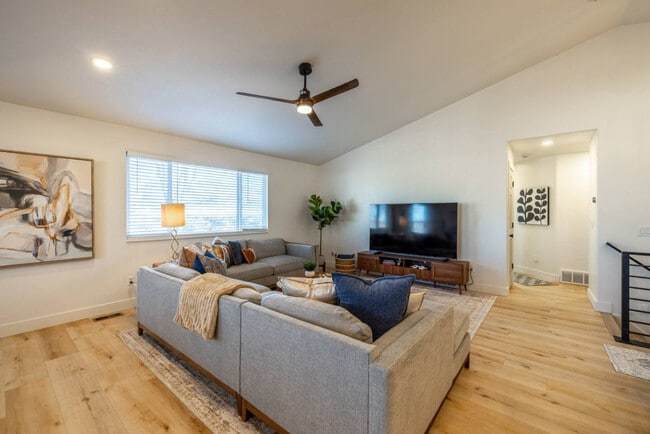 Photo - 1157 E Sego Lily Dr Unit SI ID1460852P