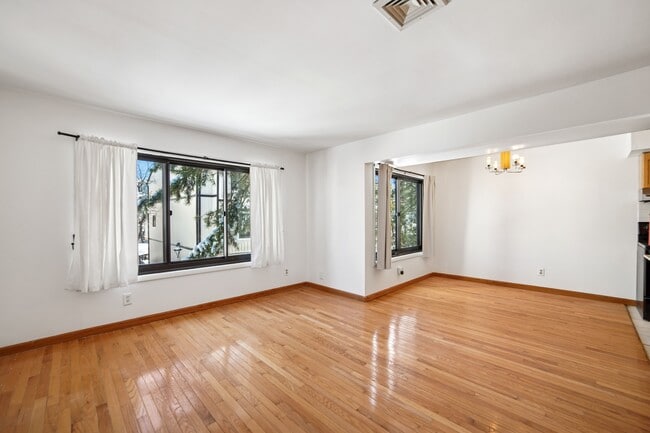 Photo - 1491 John St Unit # 10