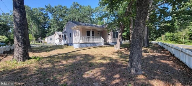 Building Photo - 2401 N Lakeshore Dr Rental