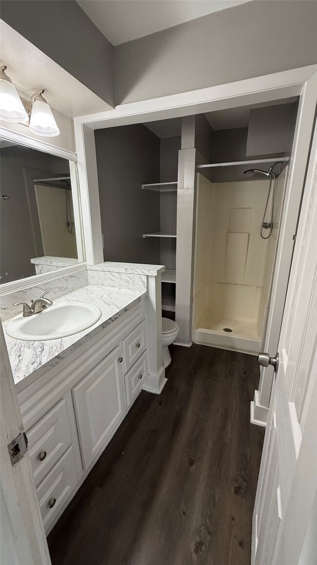 Building Photo - 1660 Richmond Ave. Unit 16