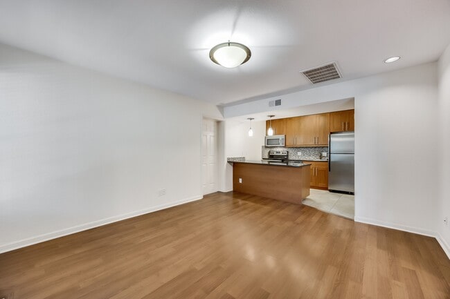 Photo - 7685 Northcross Dr Unit 1121