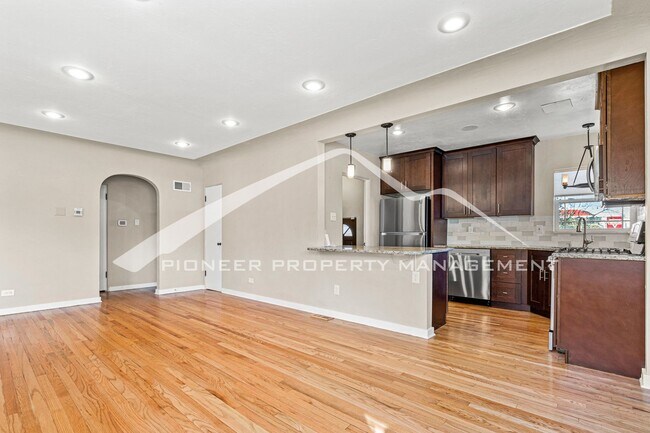 Photo - 1375 Locust St