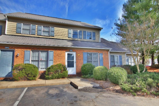 Building Photo - 2619 Camellia Dr