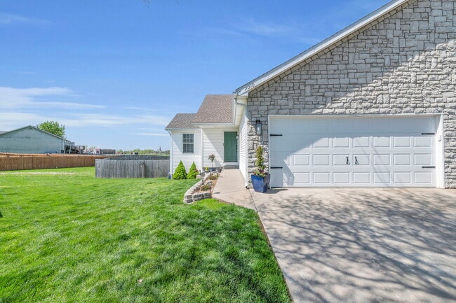 Photo - 2010 Rock Creek Ct Townhome