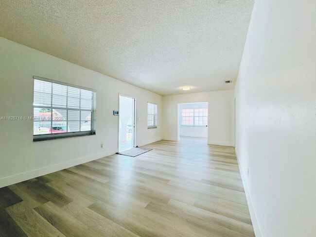 Photo - 115 W 37th St