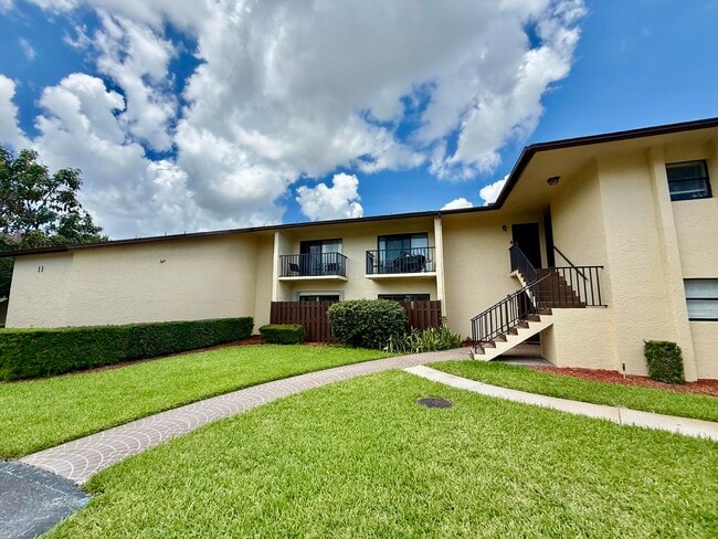 Building Photo - 2050 Oleander Blvd Unit 11-103