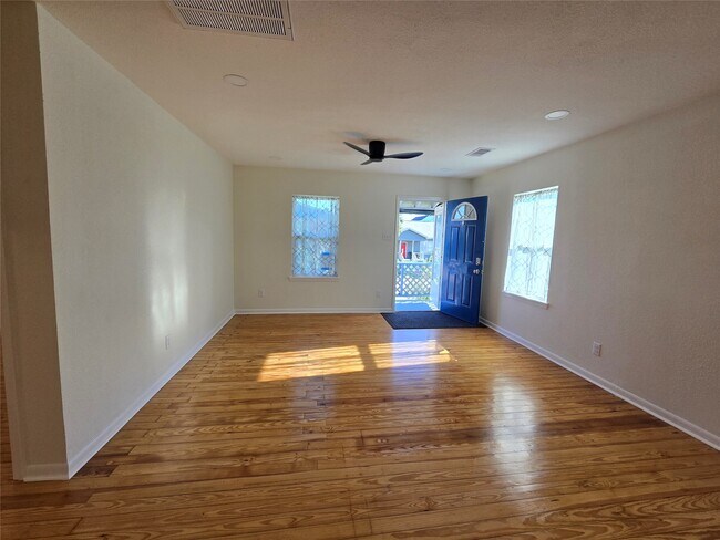 Photo - 914 Avenue K