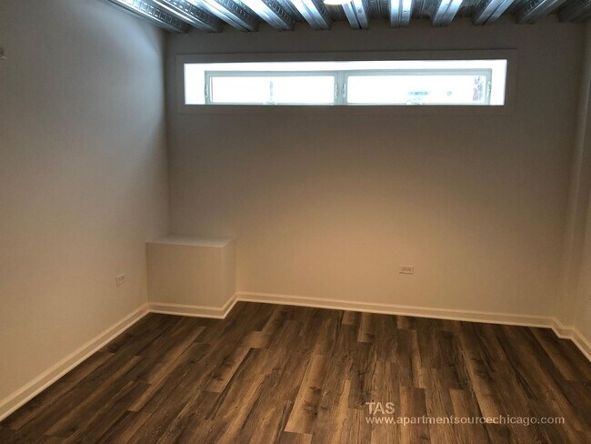 Photo - HUGE DUPLEX DOWN condo-quality 2 Bed/2.5 bath In the heart of Wrigley! Unit 108