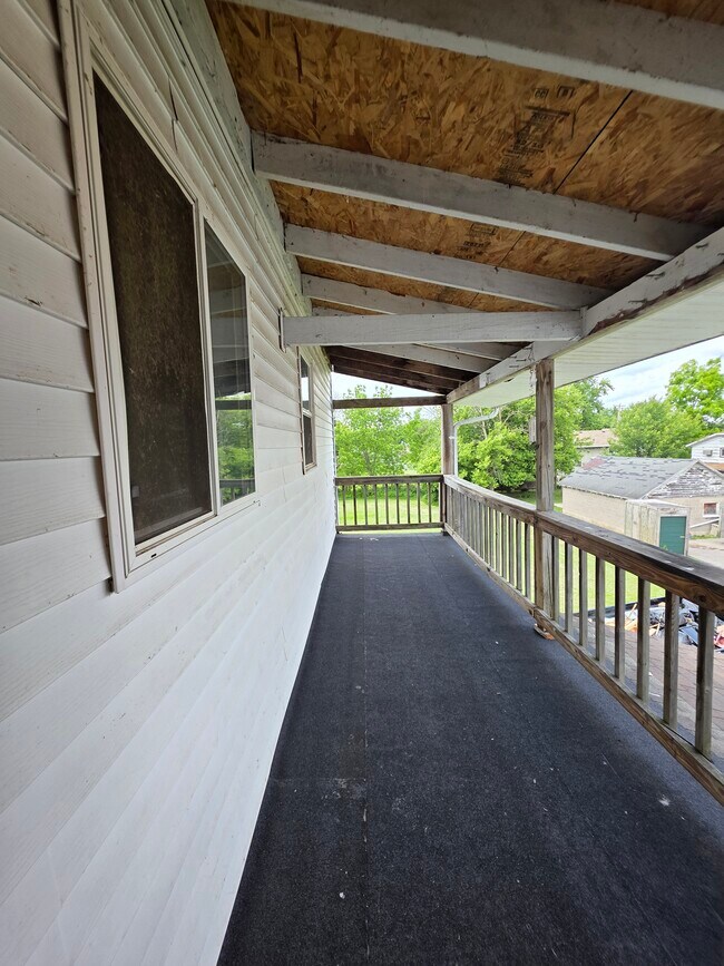 W6895 Main St Unit Upper 4 Bed