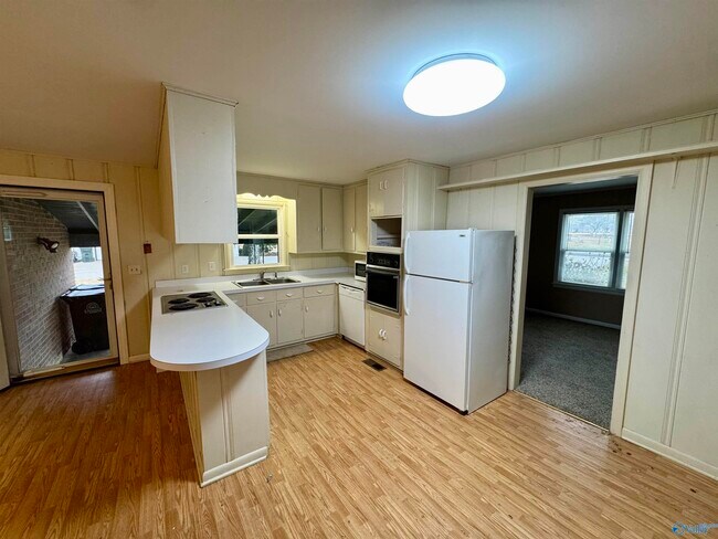 Photo - 702 Washington St E