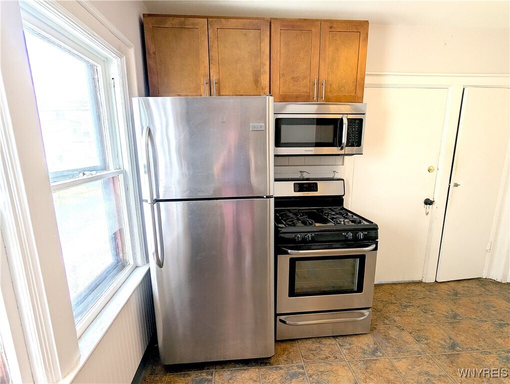 Photo - 76 St James Pl