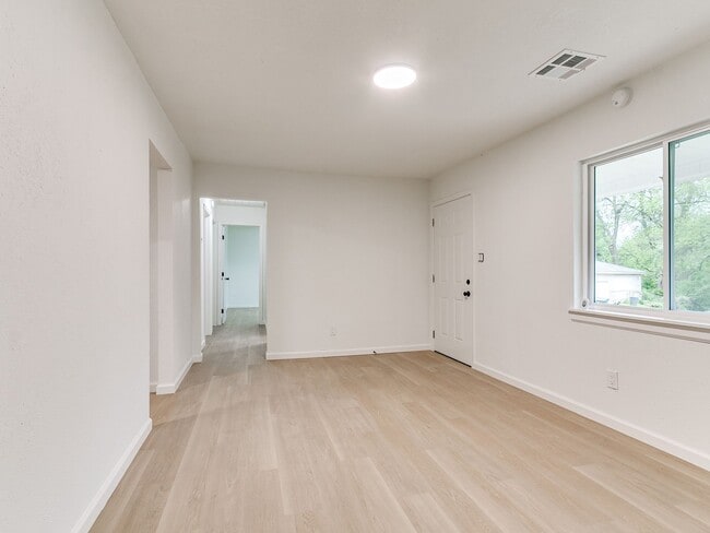 Photo - 911 Crabtree Cove