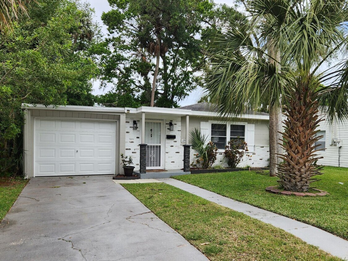 FULLY Renovated 2 Bedroom 1 Bathroom House... - FULLY Renovated 2 Bedroom 1 Bathroom House...