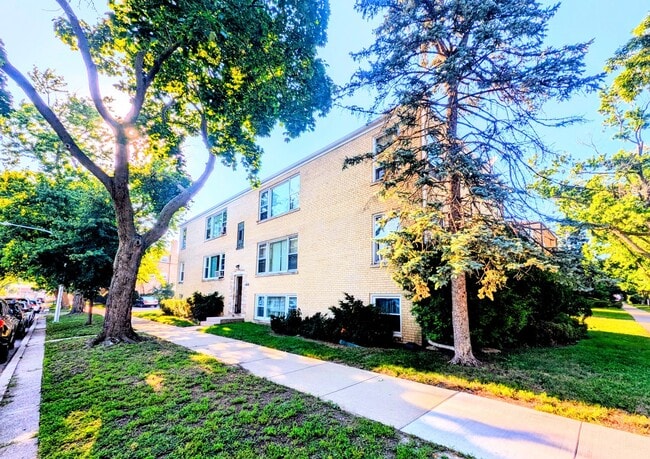Building Photo - 2308 W Birchwood Ave Unit 1W