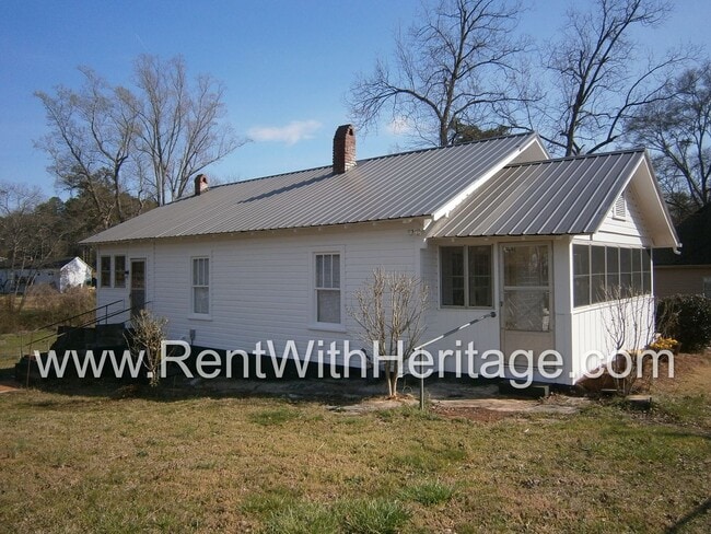 Photo - GORGEOUS RANCH/ GRAND PA'S BUNGELOW/ 1.6 ACRES/ FRONT PORCH/ PRIVATE YARD