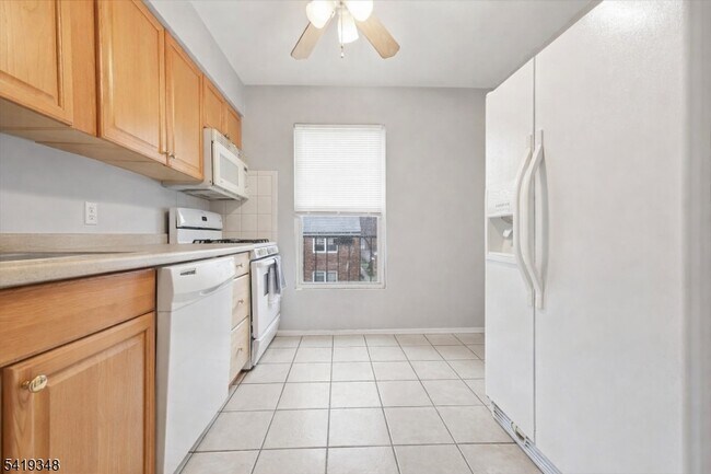 Photo - 343 Bloomfield Ave Unidad 8