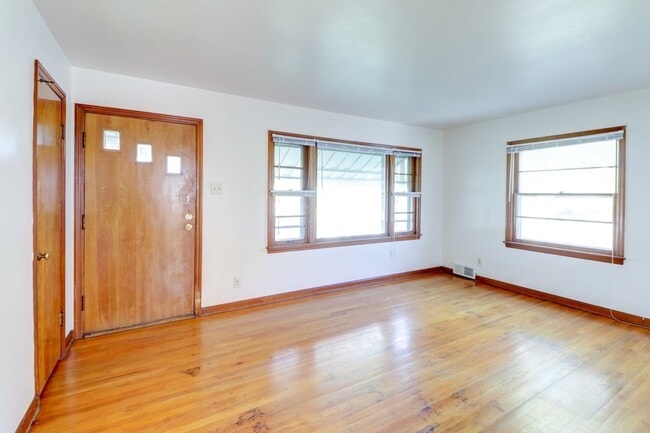 Photo - 3 Bedroom house in Champaign-AVAILALBE August 2026