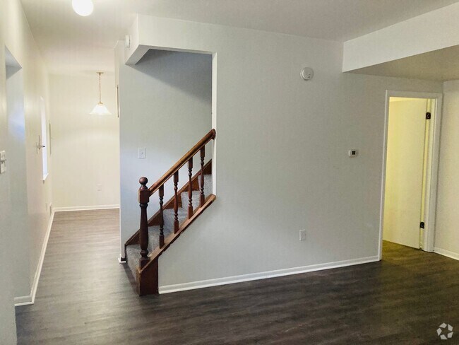 Building Photo - 502 Suismon St Rental
